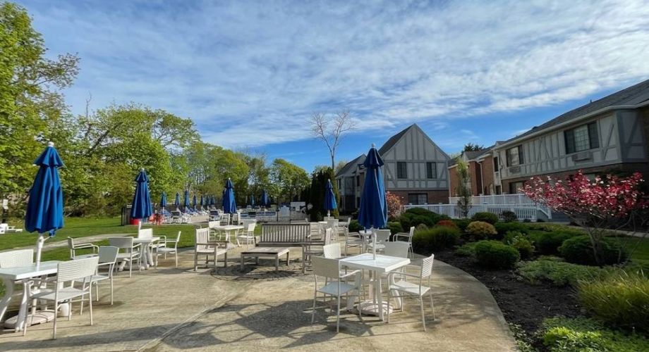 Southampton Village Guide: Beaches, Dining & Culture Featured Image