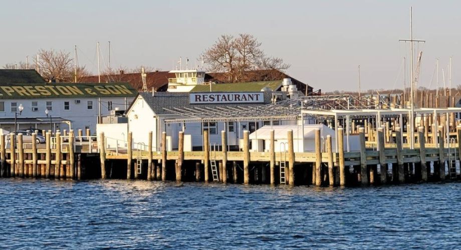 Where to Stay on the North Fork for a Fall Getaway Featured Image