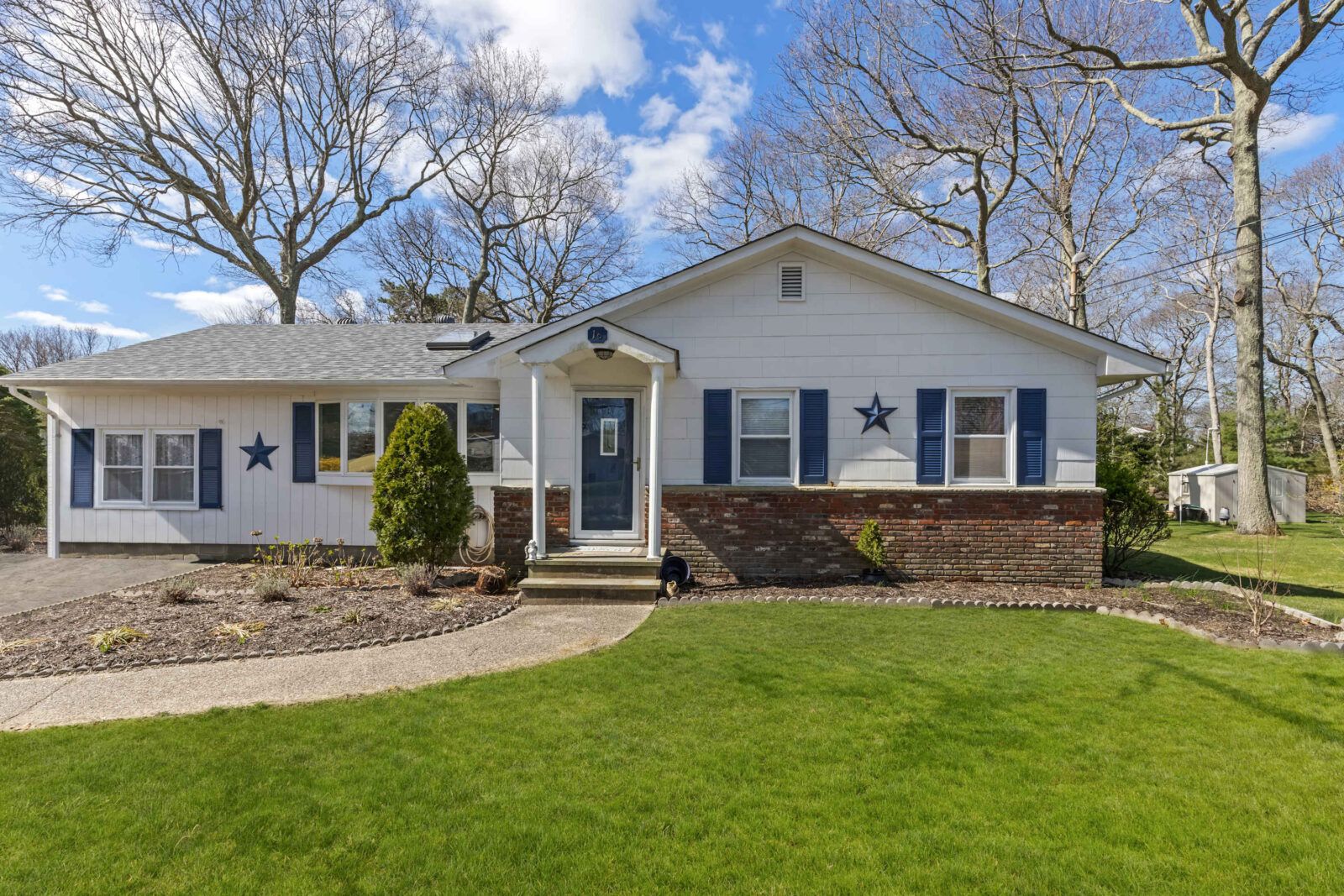 Poppy’s Hampton House | 3BR + Bonus | Near Beach Main Image