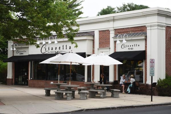 Citarella East Hampton offers gourmet groceries, fresh seafood, and chef-prepared meals in a warm, family-friendly setting.