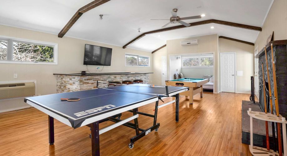 10 Must-Have Amenities That Keep Guests Coming Back Featured Image