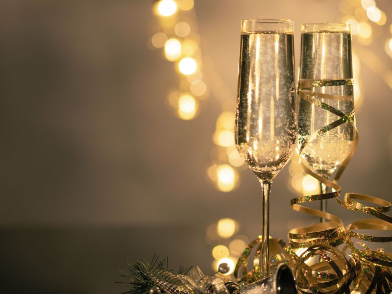 wp-content/uploads/2026/10/00-champagne-glasses-new-years-eve-toast.jpg