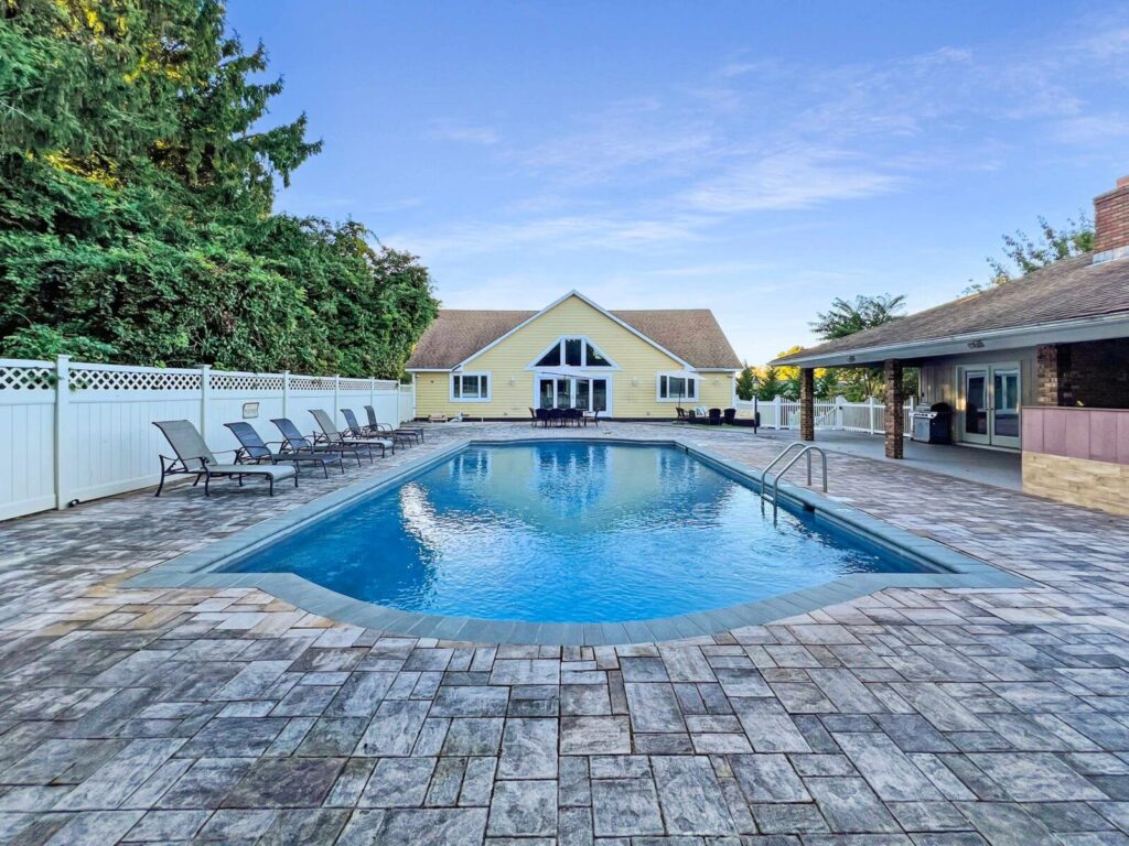 Sprawling Southampton Home Private Pool Main Image